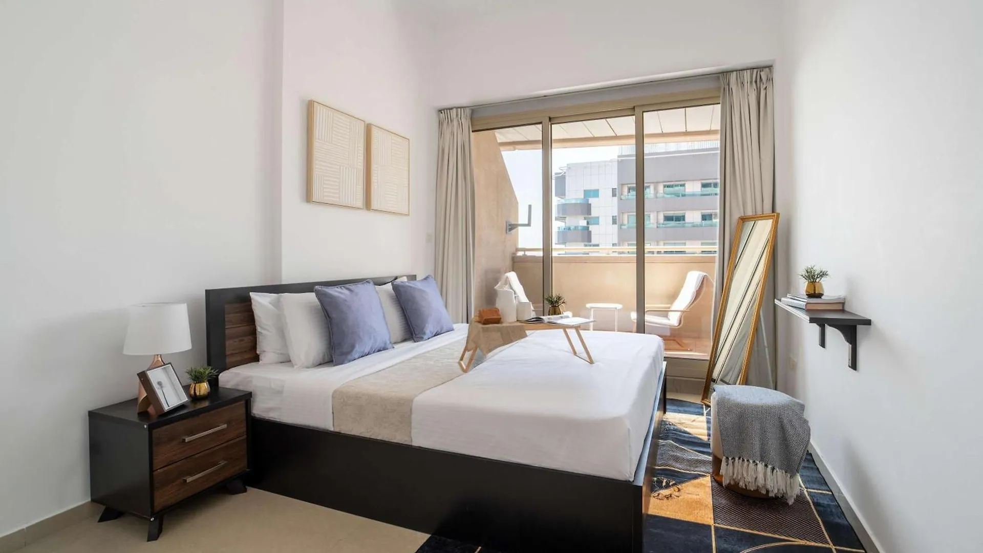 Frank Porter - Dream Tower 1 Dubai