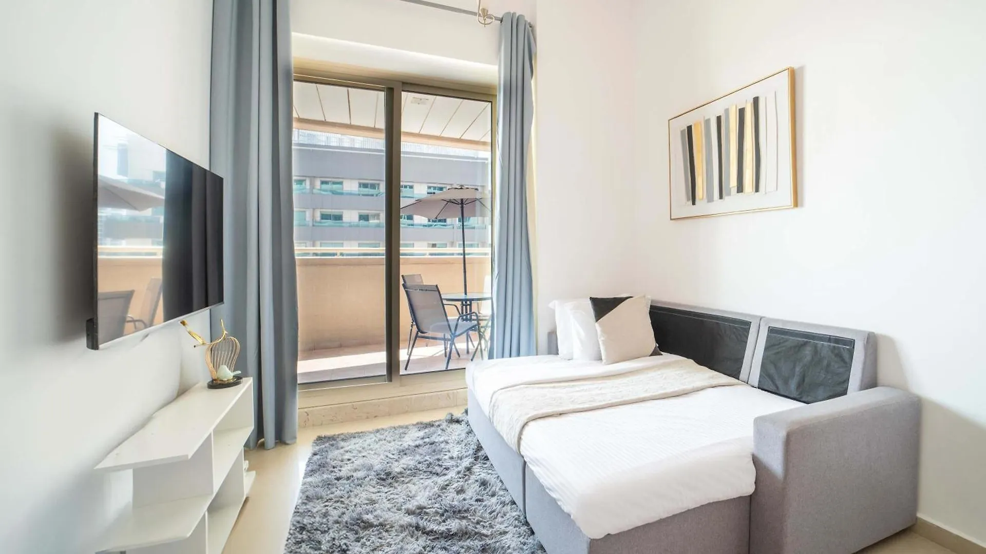 Frank Porter - Dream Tower 1 Dubai Apartment