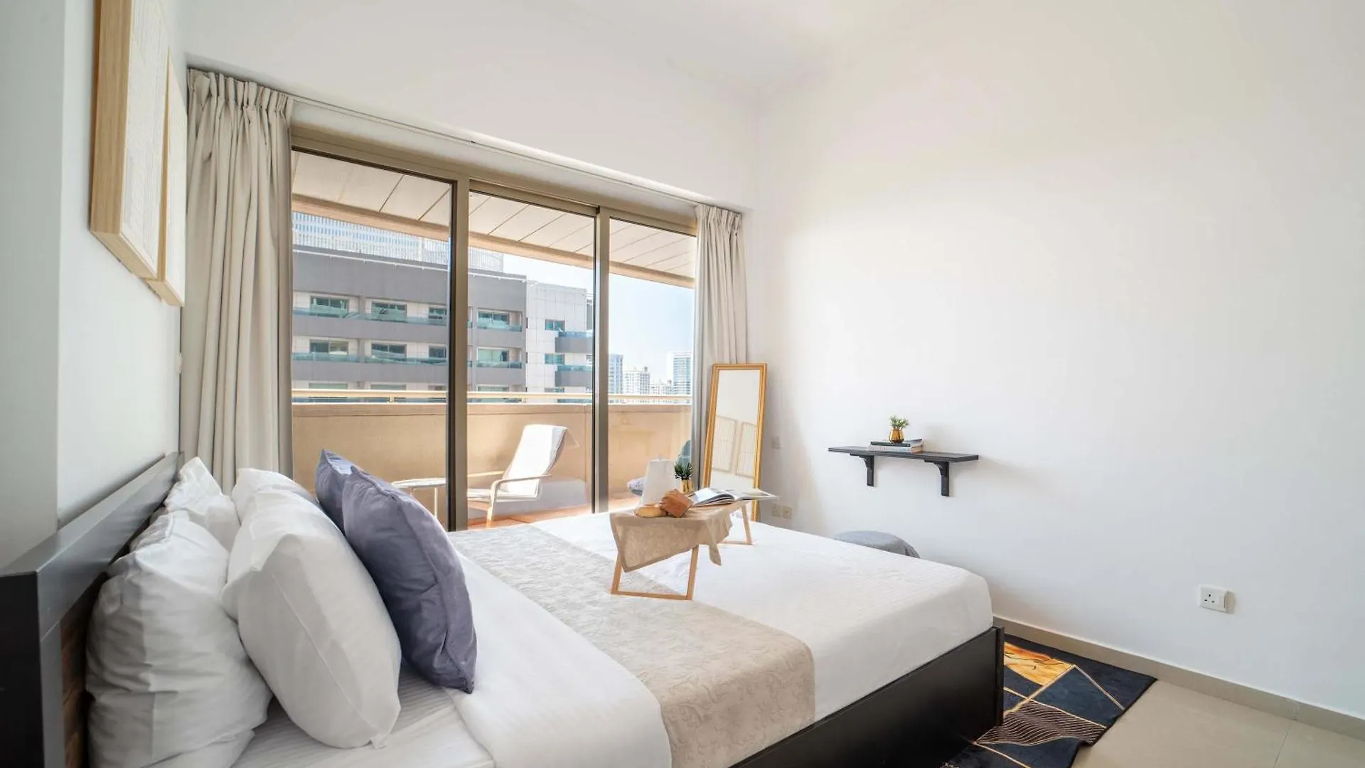 Frank Porter - Dream Tower 1 Dubai Apartment