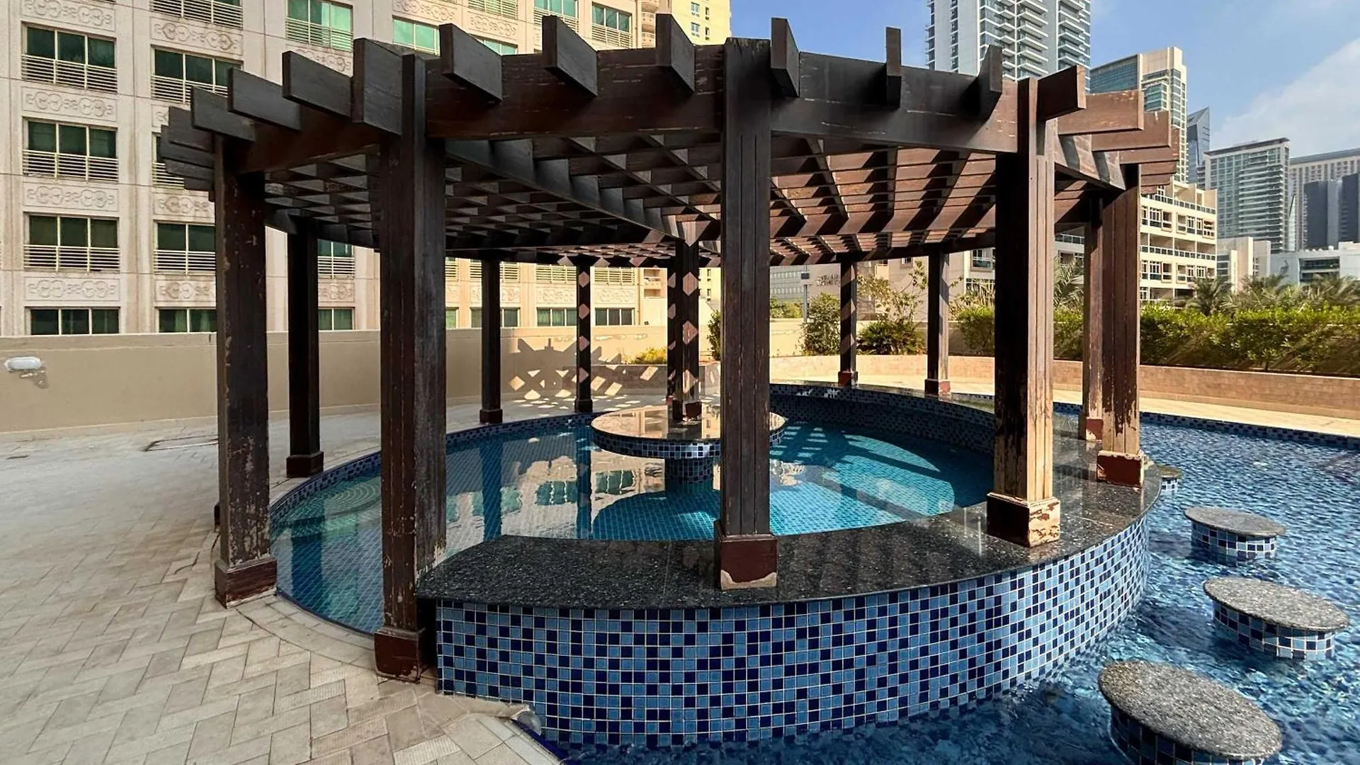 Frank Porter - Dream Tower 1 Dubai 0*,